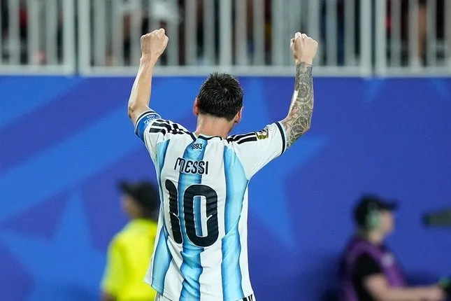 Lionel Scaloni Kehabisan Kata-kata Melihat Keajaiban Lionel Messi Saat Argentina Hajar Aljazair